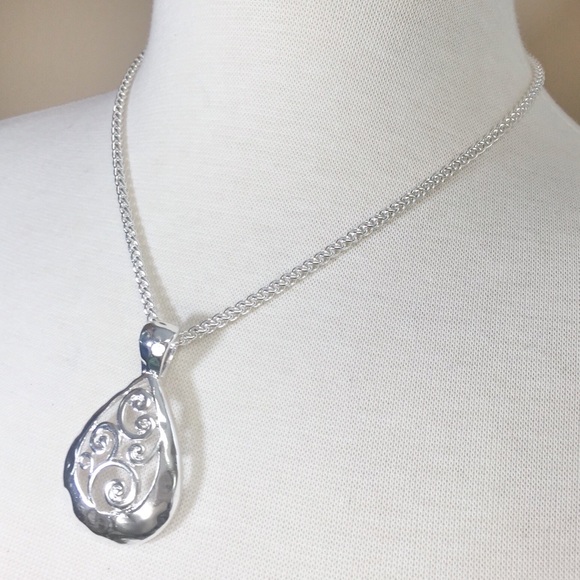 Filigree Teardrop Silver Pendant Necklace Set - Picture 2 of 3